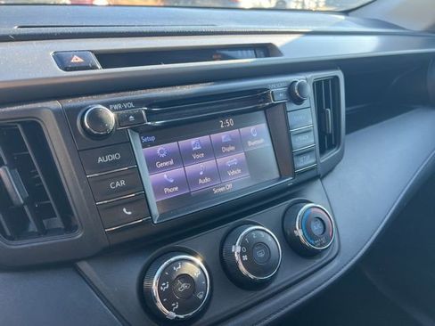 Used 2018 Toyota RAV4 LE image 9