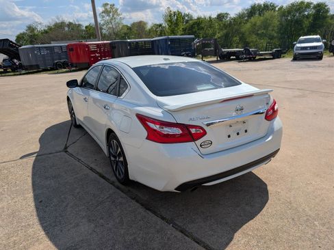Used 2016 Nissan Altima 2.5 SL w/ Moonroof Package image 7