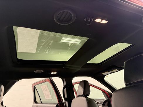Used 2019 Ford Explorer Platinum AWD/4WD image 34