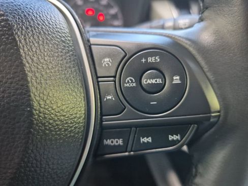 Used 2024 Toyota Corolla Cross LE image 19