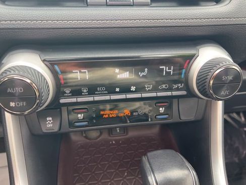 Used 2020 Toyota RAV4 Limited image 18