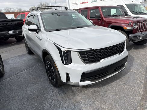 Used 2024 Kia Sorento S w/ Panoramic Sunroof Package image 4