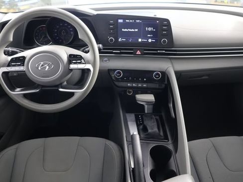 Used 2023 Hyundai Elantra SEL w/ Winter Weather Package FWD image 2