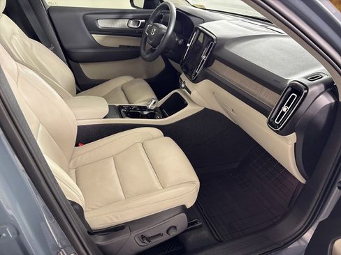 Used 2023 Volvo XC40 B4 Ultimate w/ Protection Package Premier image 43