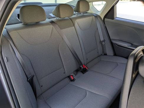 Used 2025 Kia K4 LXS image 26