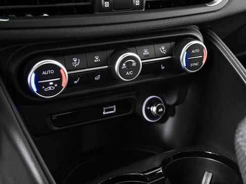 New 2025 Alfa Romeo Giulia w/ Driving Assist Package image 19