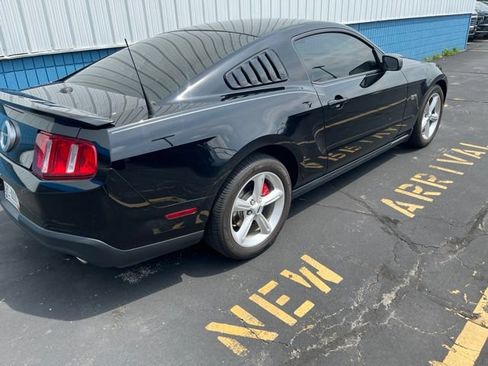 Used 2010 Ford Mustang GT RWD image 2
