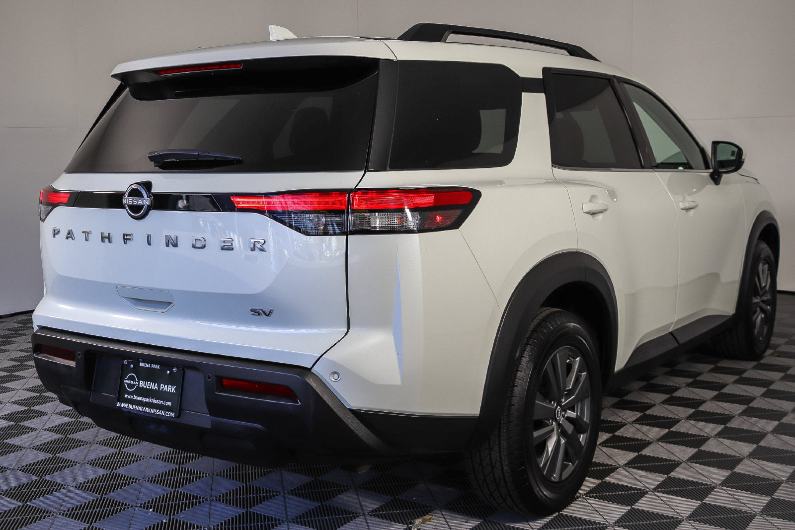 Used 2024 Nissan Pathfinder SV FWD image 8