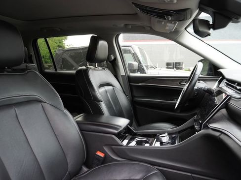 Used 2022 Jeep Grand Cherokee L Limited AWD/4WD image 9