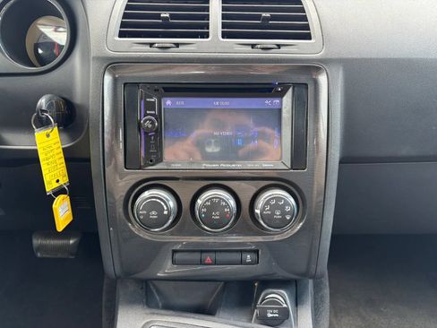 Used 2014 Dodge Challenger SXT RWD image 18