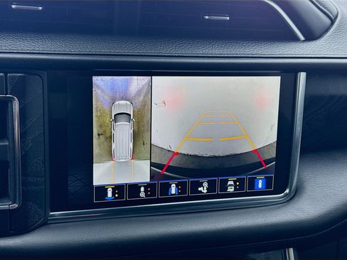 Used 2024 GMC Yukon Denali RWD image 10