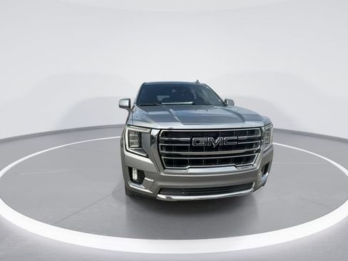 Used 2023 GMC Yukon XL SLT w/ SLT Premium Package AWD/4WD image 3