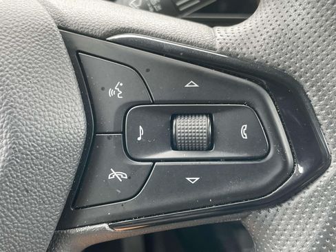 Used 2025 Chevrolet Trax LT FWD image 21