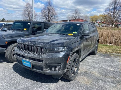Used 2024 Jeep Grand Cherokee L Laredo AWD/4WD image 3
