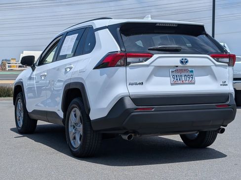 Used 2022 Toyota RAV4 LE AWD/4WD image 12