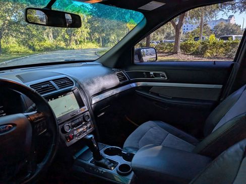 Used 2017 Ford Explorer XLT w/ Equipment Group 202A image 14