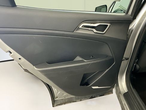 Used 2025 Kia Sportage LX image 27