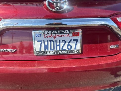 Used 2017 Toyota Camry SE w/ Moonroof Package FWD image 13