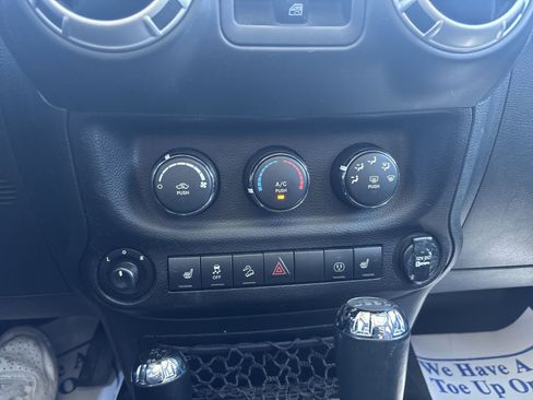 Used 2017 Jeep Wrangler Unlimited Sahara w/ Quick Order Package 24E Chief AWD/4WD image 21