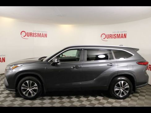Used 2023 Toyota Highlander XLE AWD/4WD image 5