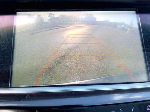 Used 2018 Cadillac XT5 FWD image 25