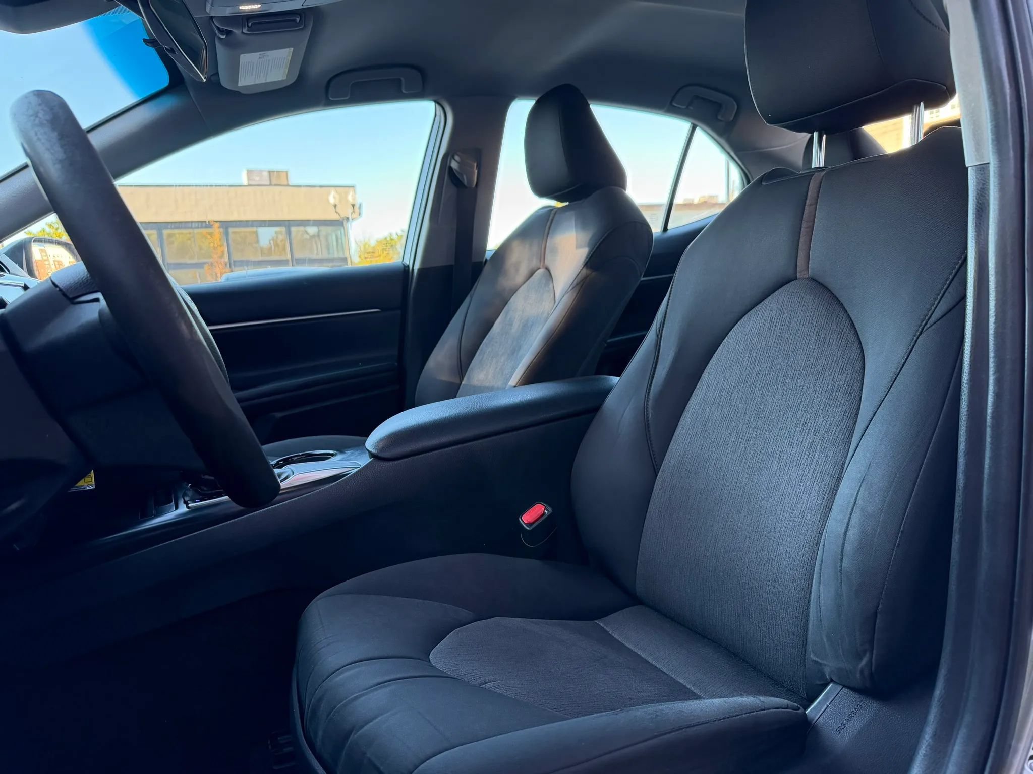 Used 2018 Toyota Camry LE FWD image 6
