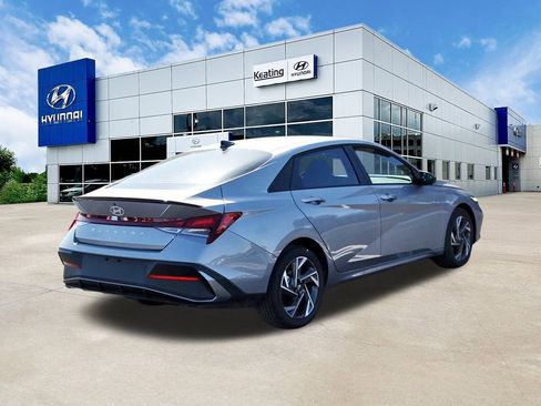 Used 2025 Hyundai Elantra Sport image 4