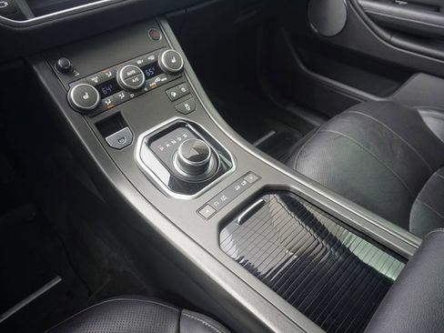 Used 2019 Land Rover Range Rover Evoque SE image 14