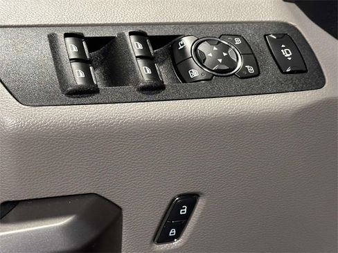 Used 2018 Ford F350 XLT w/ XLT Premium Package image 13