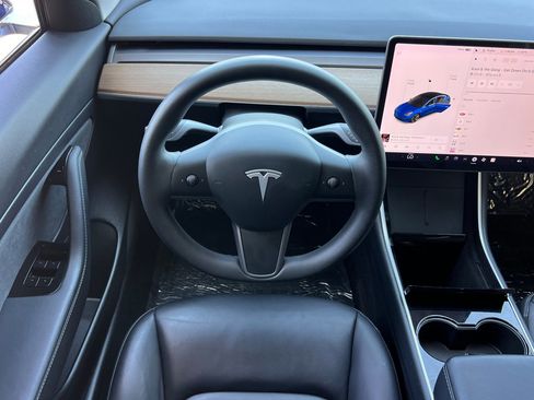 Used 2020 Tesla Model 3 Standard Range Plus RWD image 14