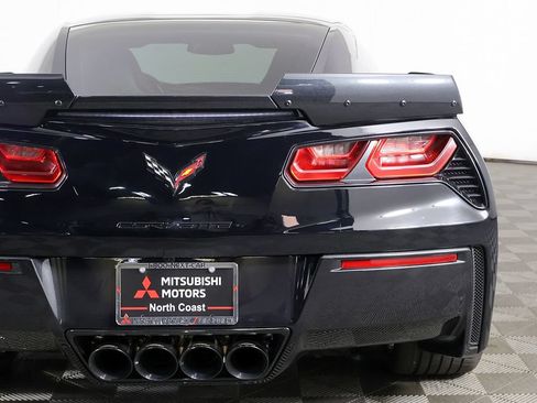 Used 2018 Chevrolet Corvette Stingray Coupe RWD image 15