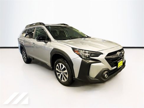 Certified 2025 Subaru Outback Premium image 3