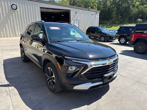 Used 2024 Chevrolet TrailBlazer LT w/ Convenience Package FWD image 1