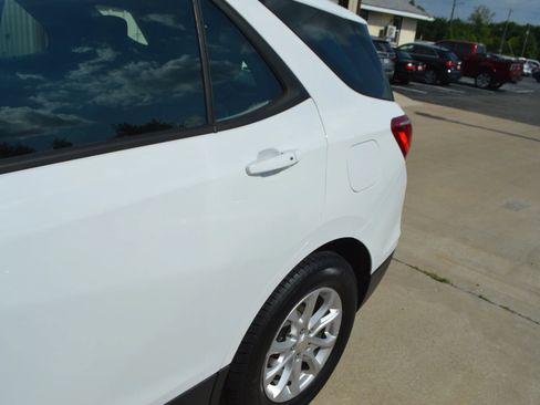 Used 2018 Chevrolet Equinox LS FWD image 4