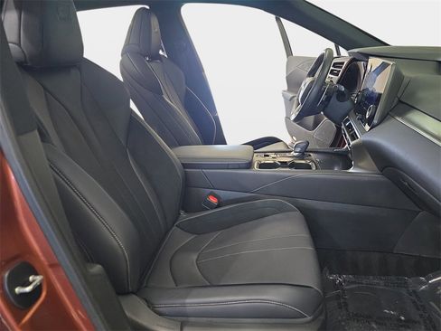 Used 2023 Lexus RX 500h F Sport image 12