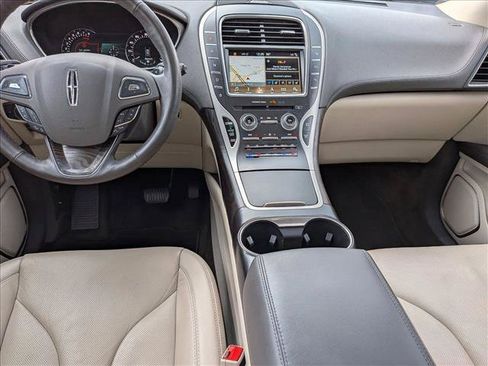Used 2018 Lincoln MKX Reserve w/ Driver Assistance Package FWD image 18