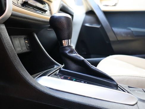 Used 2018 Toyota Corolla LE w/ Carpet Mat Package (TMS) FWD image 48