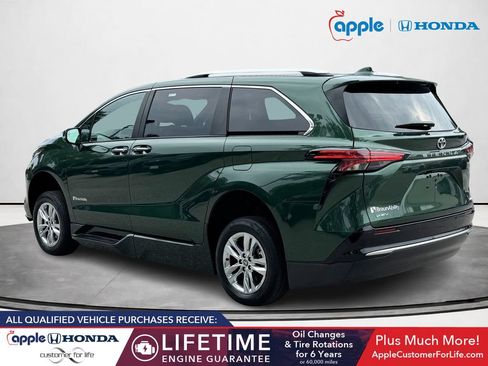 Used 2026 Toyota Sienna Limited FWD image 4