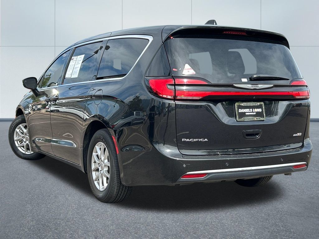 Used 2024 Chrysler Pacifica Touring-L FWD image 36