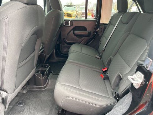 Used 2022 Jeep Wrangler Unlimited Sport image 18