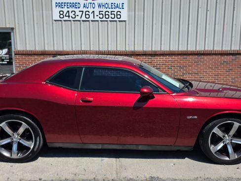 Used 2014 Dodge Challenger R/T RWD image 4