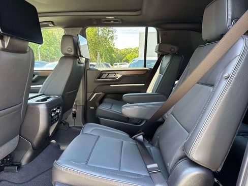 Used 2026 GMC Yukon XL Denali w/ Advanced Technology Package AWD/4WD image 14