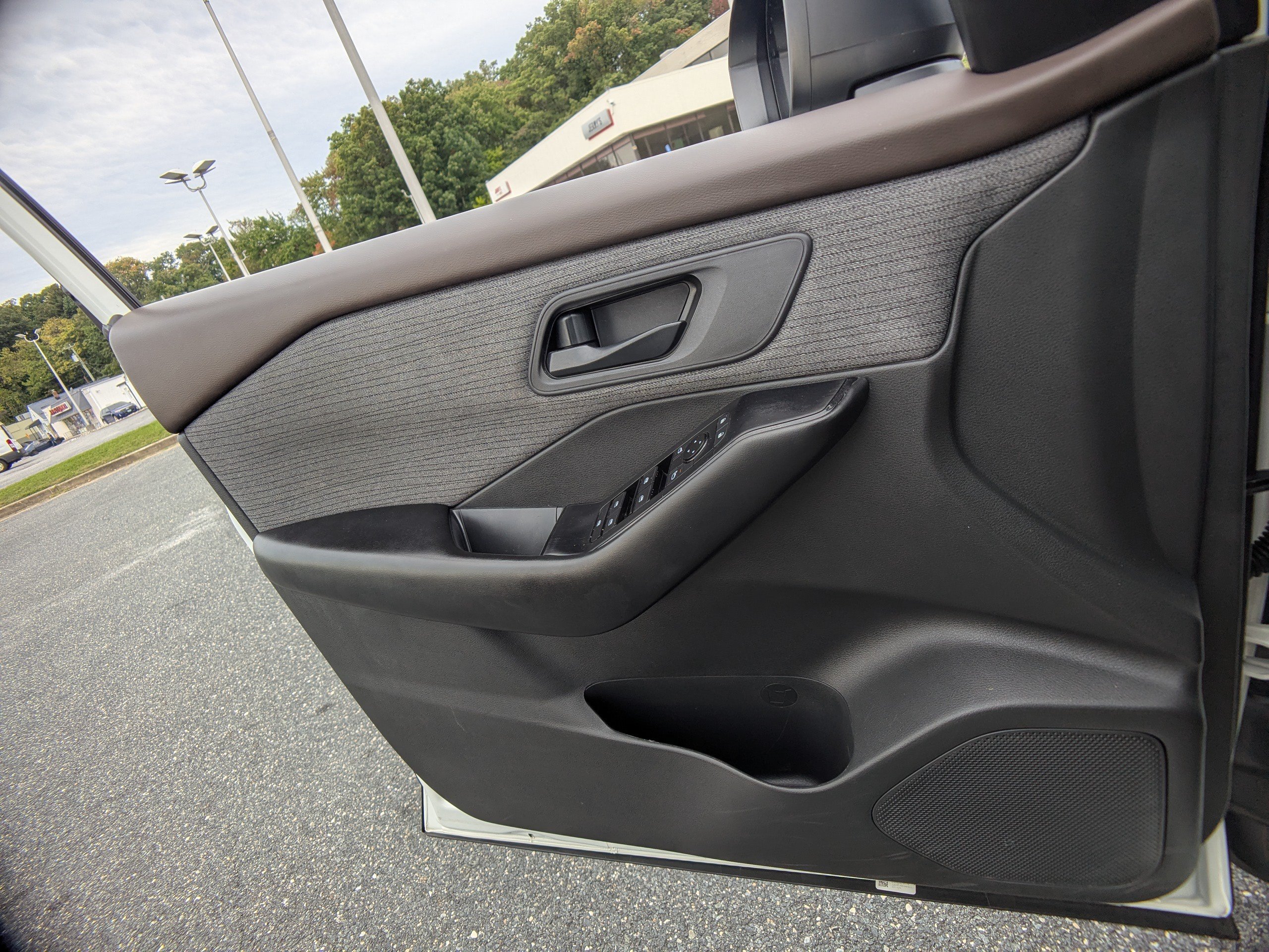 Used 2023 Nissan Rogue S FWD image 22