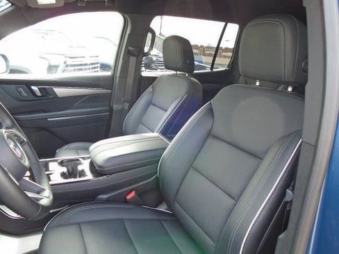 Certified 2025 Buick Enclave Preferred AWD/4WD image 18