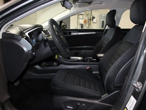 Used 2014 Ford Fusion SE FWD image 8