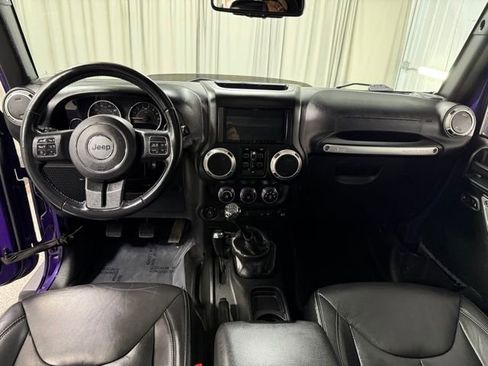 Used 2017 Jeep Wrangler Unlimited Sahara w/ Max Tow Package AWD/4WD image 12