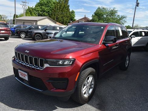 Used 2023 Jeep Grand Cherokee Laredo w/ Luxury Tech Group I AWD/4WD image 7