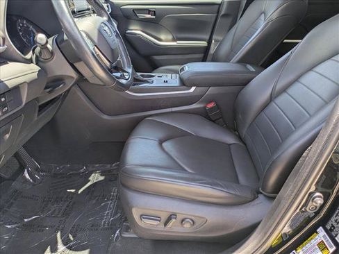 Used 2021 Toyota Highlander XLE FWD image 15