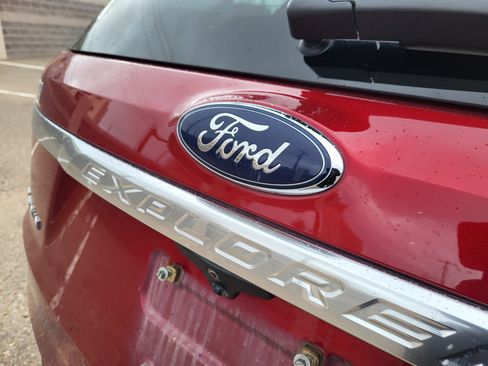 Used 2017 Ford Explorer Platinum image 23