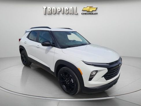 New 2026 Chevrolet TrailBlazer LT w/ Midnight Edition FWD image 7